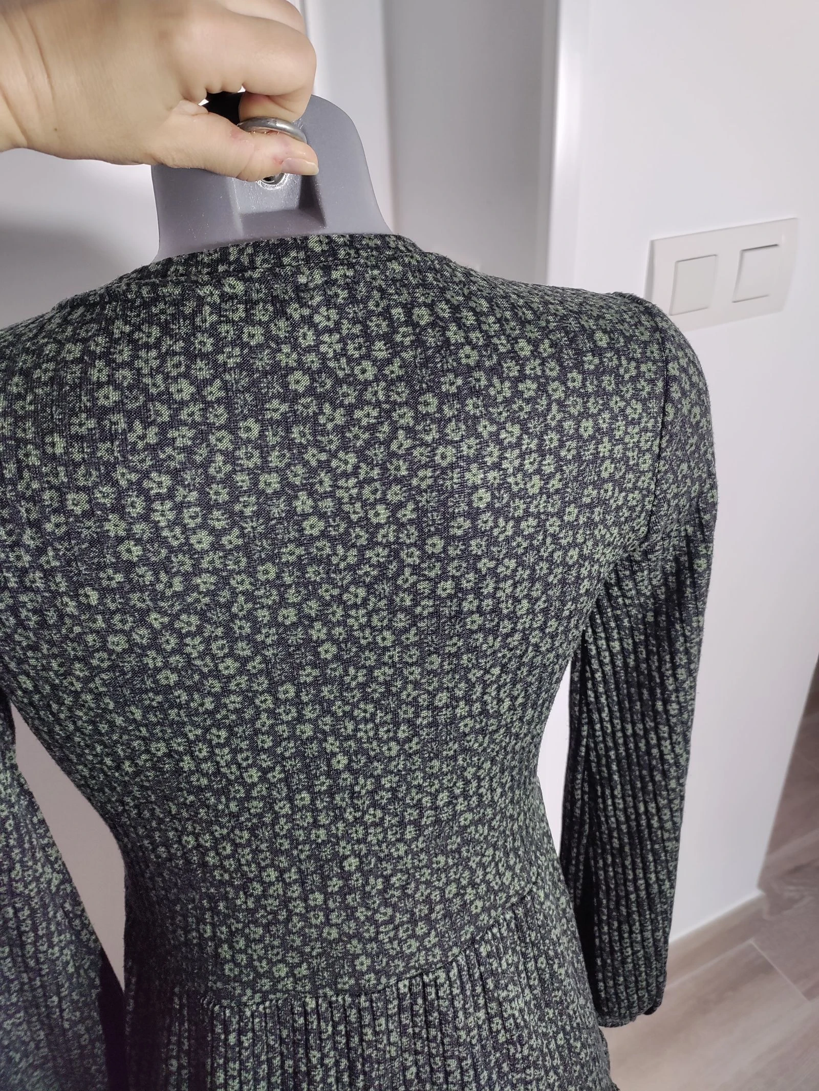 Vestido canalé floral verde Stradivarius – elástico – talla S – photo 9